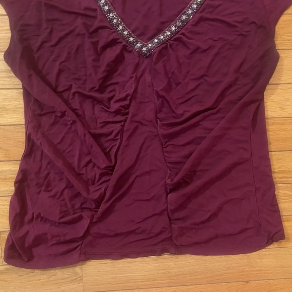 Stunning Express Design Studio burgundy sleeveless jeweled v neck top size large - Picture 5 of 8